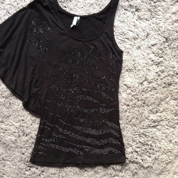 One sleeve top - Picture 2 of 4